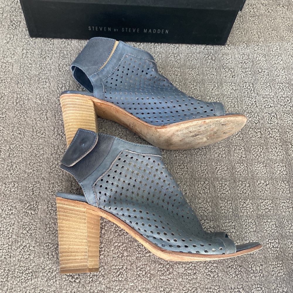 Grey / blue Steve Madden sandals